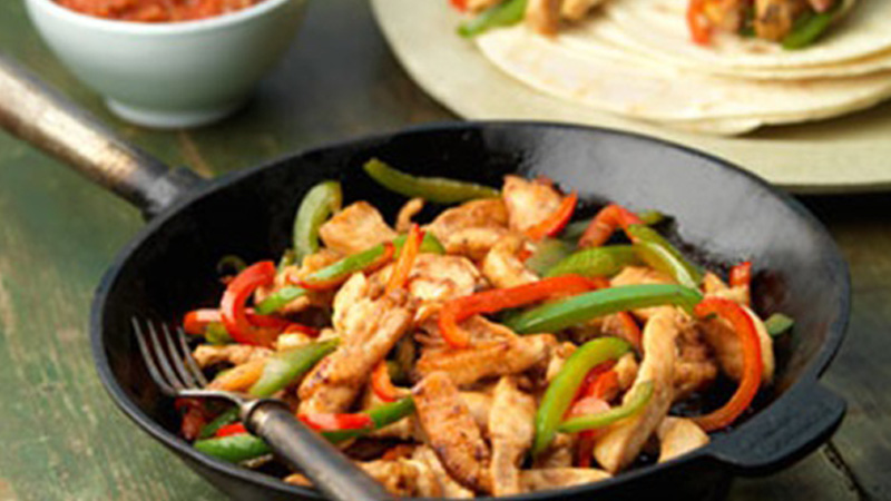 FAJITA AL POLLO CON RIPIENO DI PEPERONI E CIPOLLA